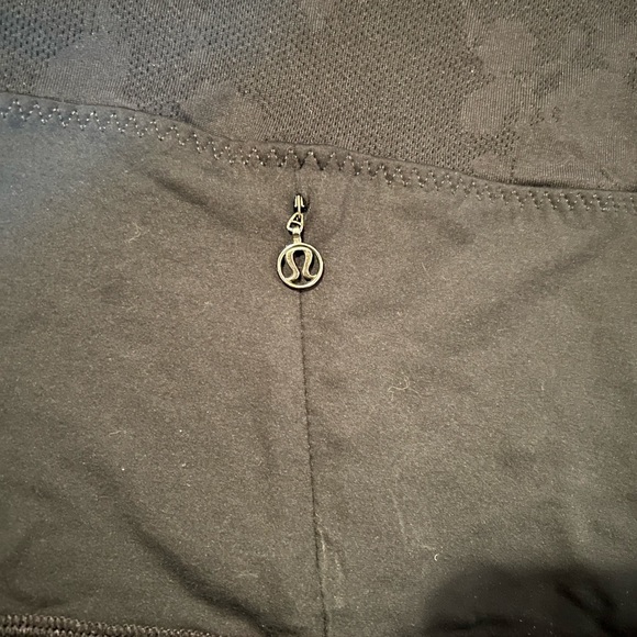 Lululemon tank top size 4 - Picture 4 of 5